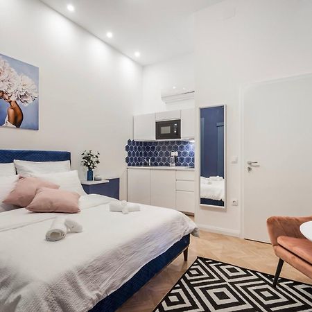 D58 - Grand Boulevard Royal Apartment - Best Location By Bqa Budapest Bagian luar foto